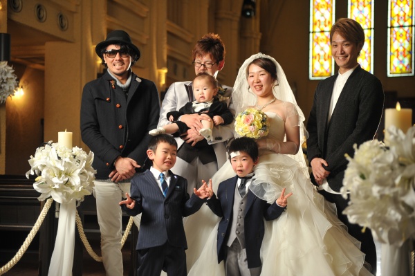 新潟県燕三条市　結婚式場　チャペル内人前式　子供