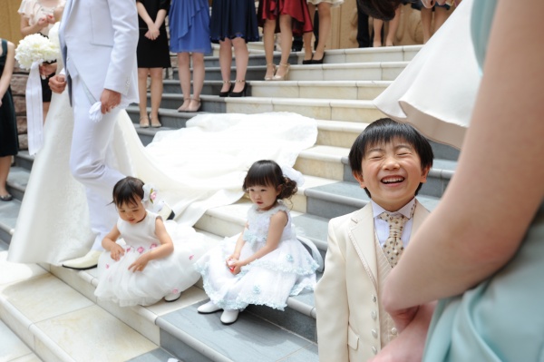 【結婚式の演出アイディア♪】＼お菓子まき／でゲストへ幸せのおすそわけ❤️