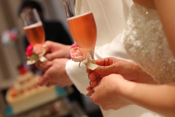 【結婚式の乾杯はシャンパンで決まり☆】パーティースタートの乾杯酒のオススメ！