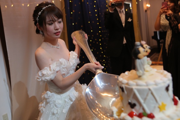 ウェディングケーキ最初の一口 あなたは誰に食べさせますか スタッフブログ 新潟県三条市の結婚式場 ピアザ デッレ グラツィエ 公式hp