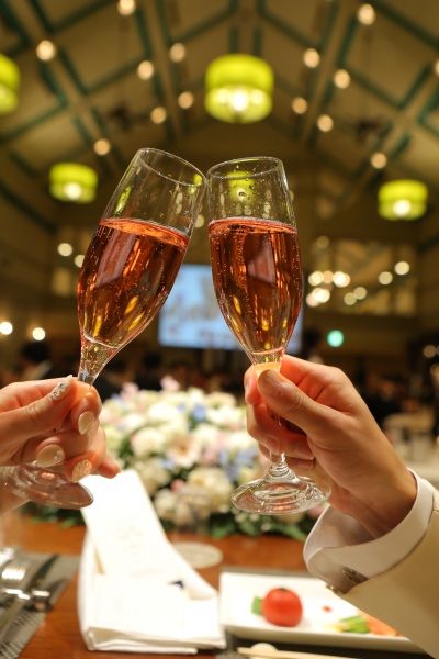 結婚式の乾杯酒 星と幸福を抱くワイン スパークリングワインの魅力と歴史 スタッフブログ 新潟県三条市の結婚式場 ピアザ デッレ グラツィエ 公式hp