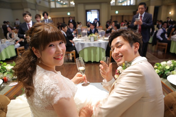 【結婚式のゲストはこれが撮りたい！】カメラ目線のカットは記憶や記録に残る最幸の思い出に♪