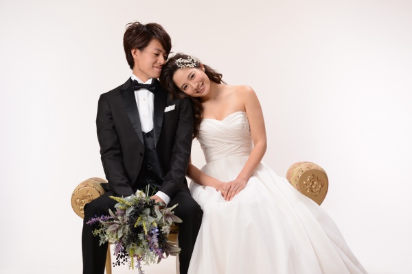 結婚式では新郎新婦の立ち位置が大事 二人で一緒に歩くときは彼の右側 左側 スタッフブログ 新潟県三条市の結婚式場 ピアザ デッレ グラツィエ 公式hp