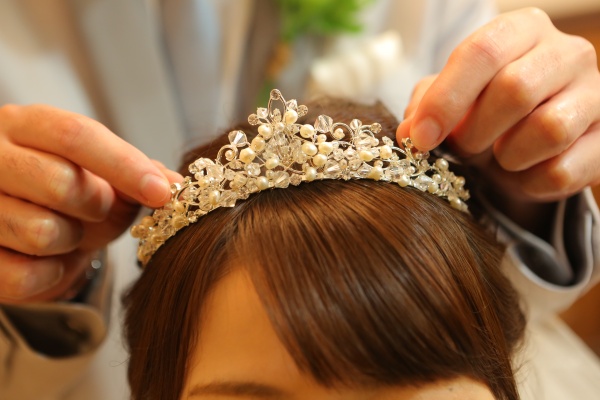 新潟県三条市　結婚式場　新潟市　長岡市　ドレス試着　ウエディングドレス　ティアラ　ジュエリー　
