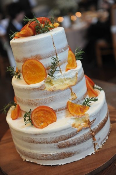 新潟県三条市　長岡市　新潟市　結婚式場　ウェディングケーキ　ファーストバイト　演出　知識　幸せの足跡　ケーキカット
