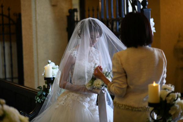 新潟県三条市　新潟市　長岡市　結婚式場　ブライダル　お母さま　ベールダウン