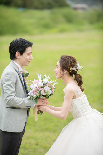 新潟県三条市　長岡市　新潟市　結婚式場　前撮影　ウェディングフォト　河川敷　加茂川　タキシード　ドレス　出張