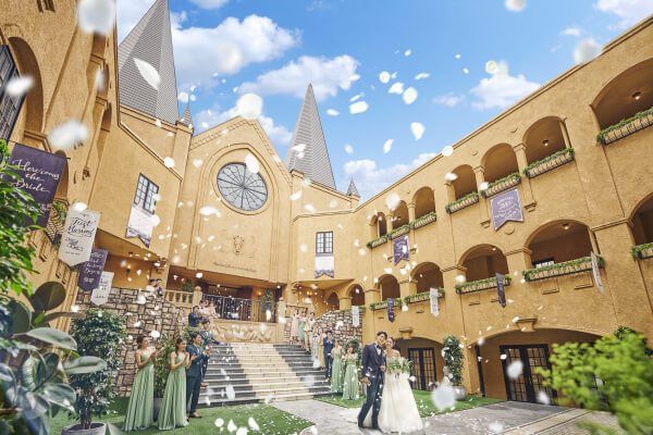 新潟県三条市　長岡市　新潟市　結婚式場　チャペル　大聖堂　青　花嫁　憧れ　ウェディングドレス　バージンロード