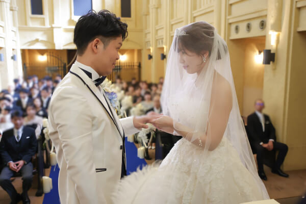 新潟県　三条市　見附市　長岡市　結婚式場　家族愛　ウエディングドレス　新郎新婦　指輪の交換