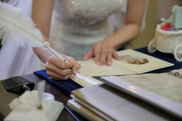 新潟県三条市　長岡市　新潟市　結婚式場　チャペル内人前式　ウェディングドレス