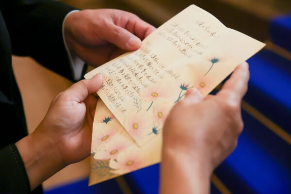 新潟県三条市　長岡市　新潟市　結婚式場　チャペル内人前式　ウェディングドレス　ファーストミート