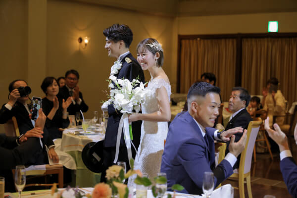 新潟県三条市　長岡市　新潟市　結婚式場　チャペル内人前式　ウェディングドレス