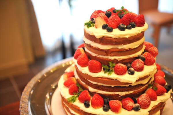 思わず真似したい！先輩花嫁の【ウェディングケーキ】デザイン実例！