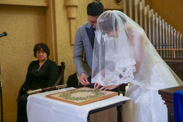 新潟県三条市　長岡市　新潟市　結婚式場　チャペル内人前式　ウェディングドレス　