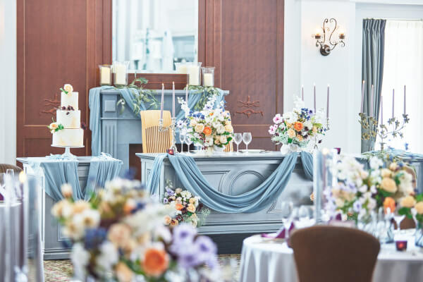 【結婚式のメイン席、どう飾る？】おしゃれに見せる装飾アイデア集❤