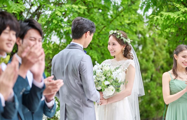 結婚式場のフェア予約は会場公式HPからが一番お得！